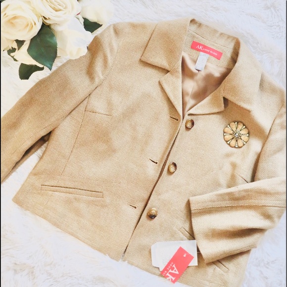 Gorgeous blazer with brooch 💖 - Picture 1 of 5